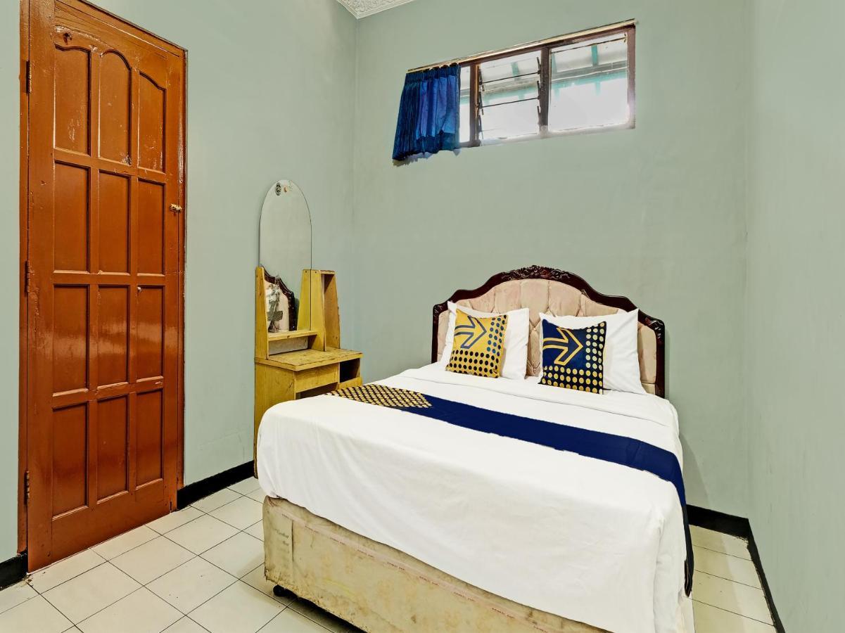 Spot On 91715 Citra Dewi 1 Hotel Semarang